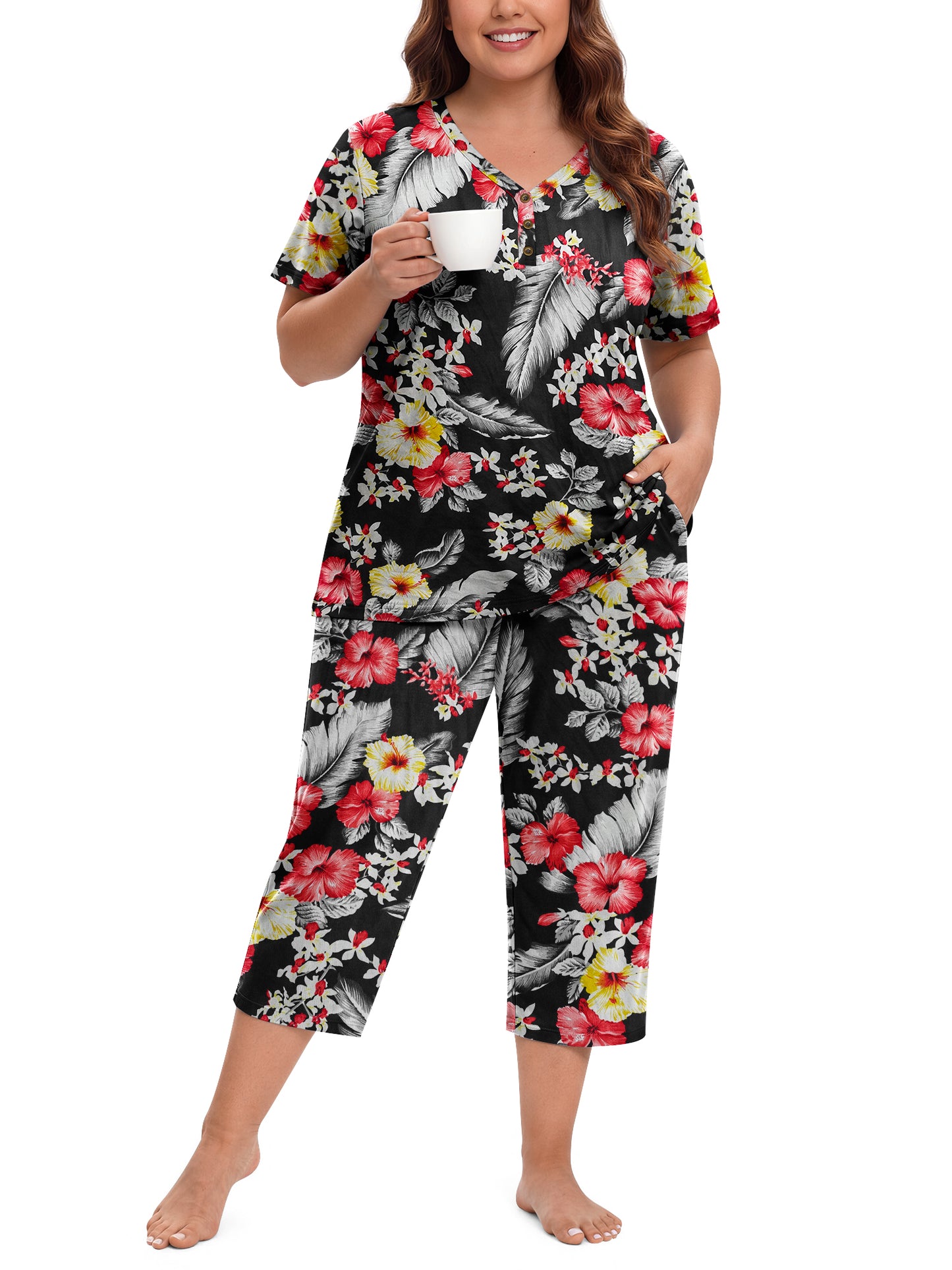 WellSize Plus Size Women Pajamas Set V Neck Short Sleeve Tops and Capris with Pockers Two Piece Lounge Sets Summer Oufits
